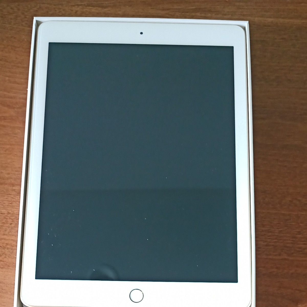 iPad 第5世代 WiFiモデル 32GB ゴールド 
