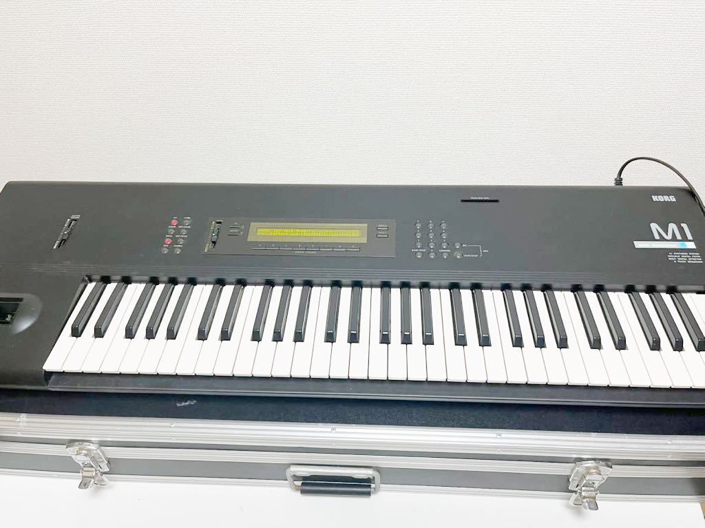 KORG コルグ M1 シンセサイザー 電子ピアノ 専用ケース付き_画像1