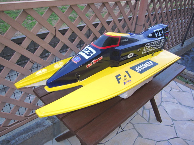 □ 大型RCガソリンエンジンボート 地球堂 KNK SCRAMBLE GS F-1 □ 大型RCガソリンエンジンボート 地球堂 KNK SCRAMBLE GS F-1