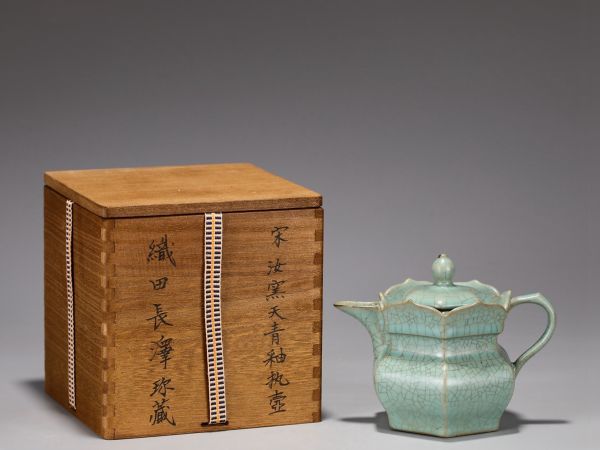 唐代越窯陶磁器秘色青瓷堆塑獣耳蓋罐仁染付置物擺件古賞物古美術