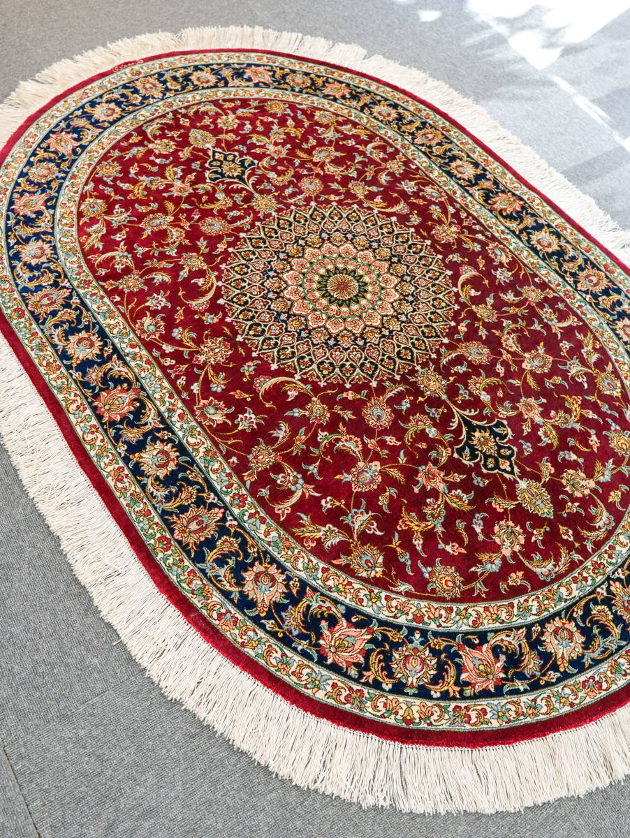 ペルシャ クム産シルクの手織り絨毯 size:147×98cm ラウンドラグ