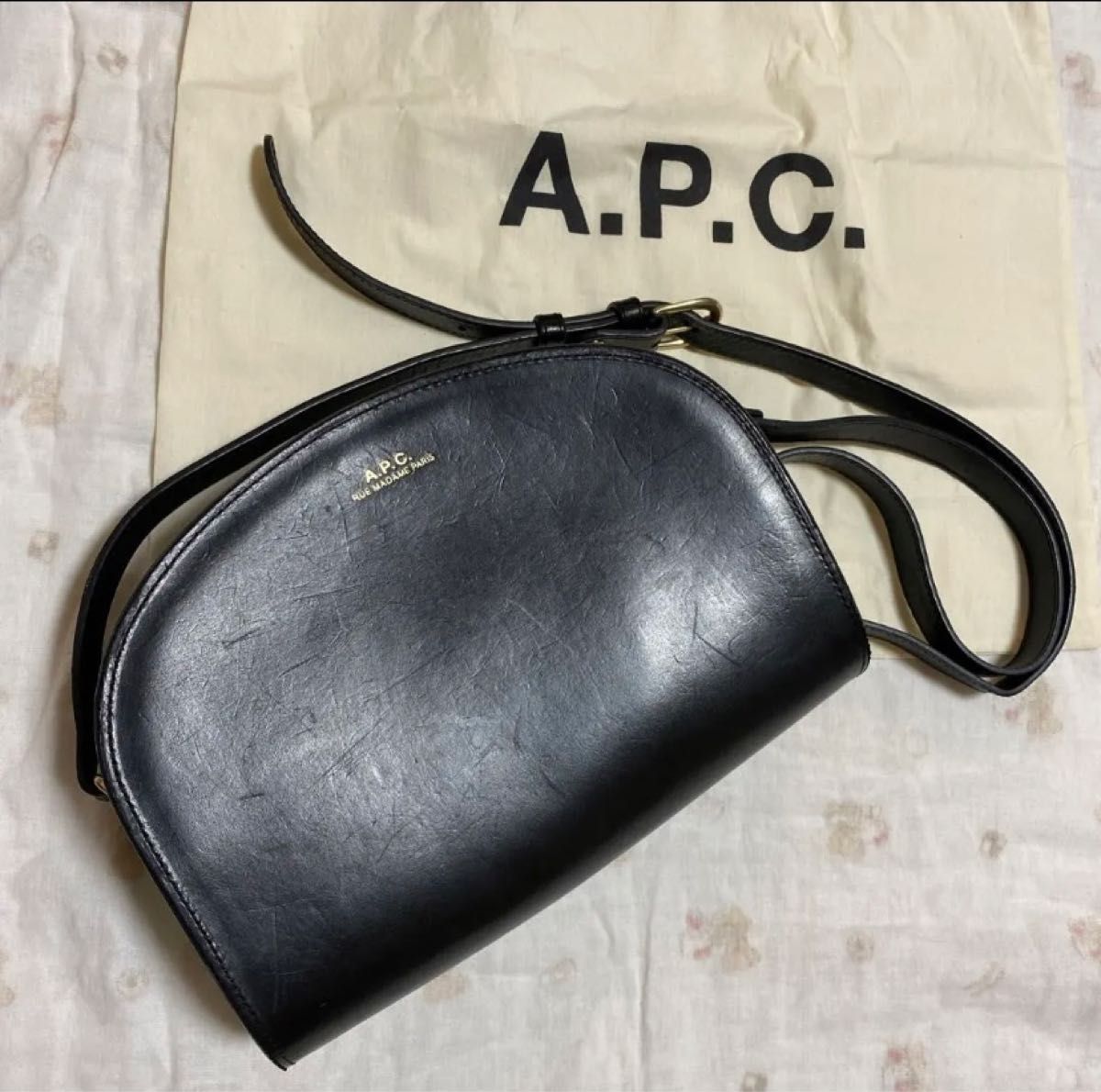 お買得限定品☆夏売れ筋 A.P.C レザーショルダーバッグ ブラック