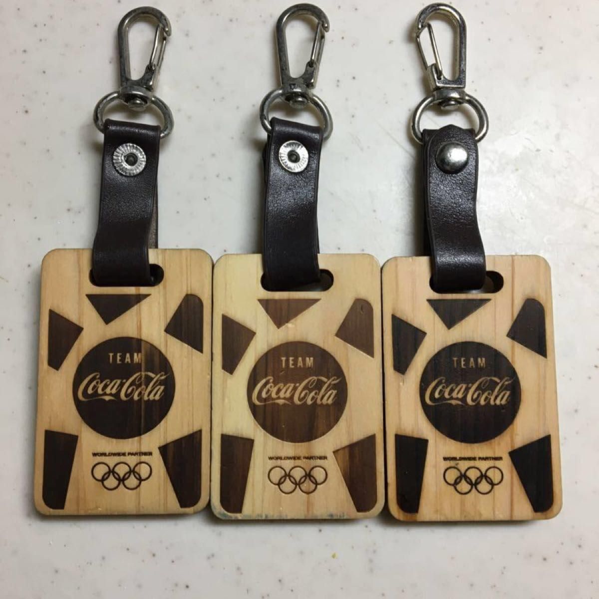 東京2020大会 オリンピック選手団使用キーホルダー　3個セット コカコーラ　ヒノキ　部屋番号入り
