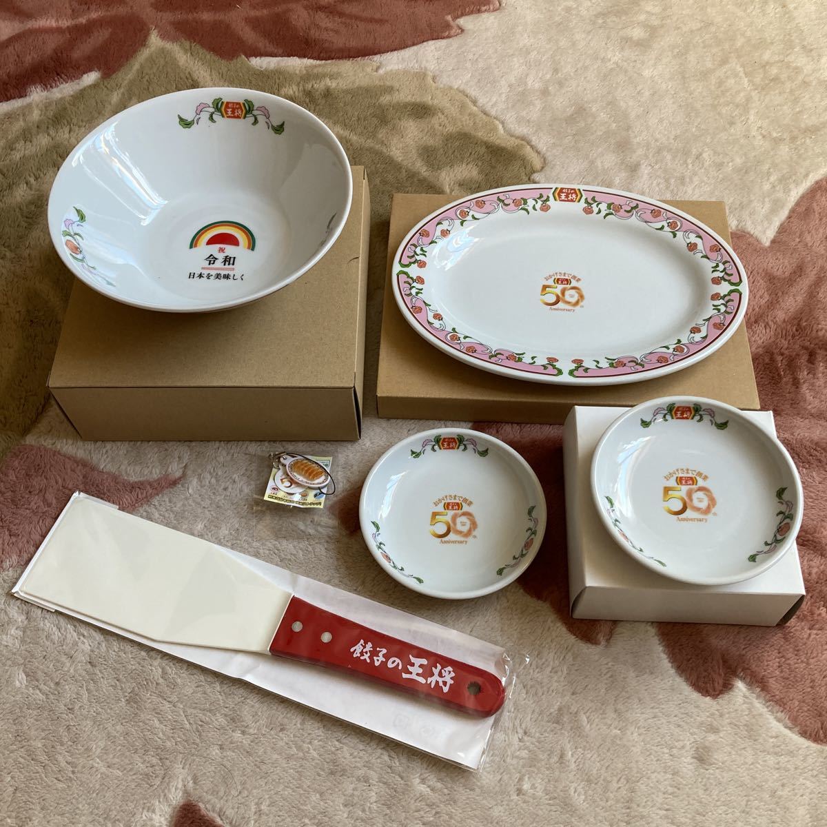 新品未使用品】非売品 餃子の王将 ラーメン鉢・餃子皿・小皿2枚 新品未使用品】非売品 餃子の王将 ラーメン鉢・餃子皿・小皿2枚