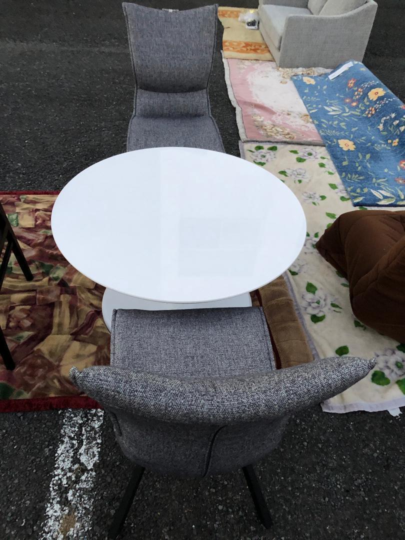 Dinos 丸形昇降テーブル・椅子(ポアレ サイドチェア)セット