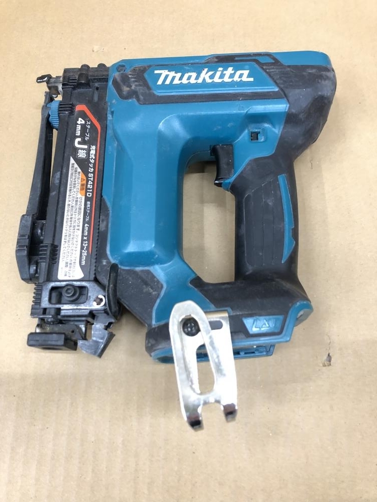 010□おすすめ商品□マキタ makita 充電式タッカ ST421D 本体のみ