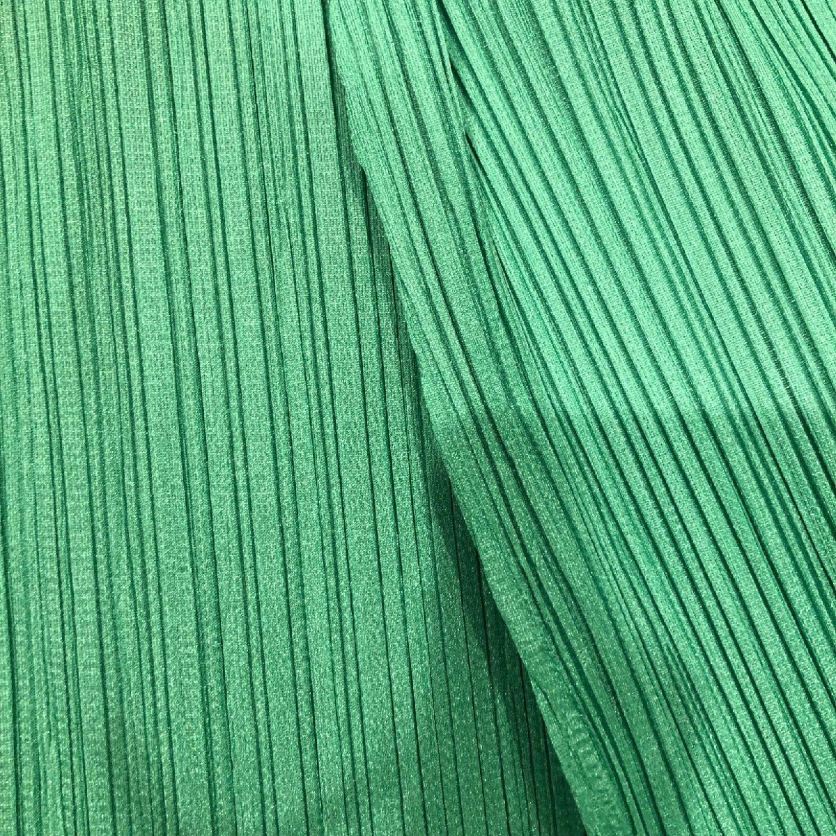 イッセイミヤケのカーキグリーンのプリーツスカート-