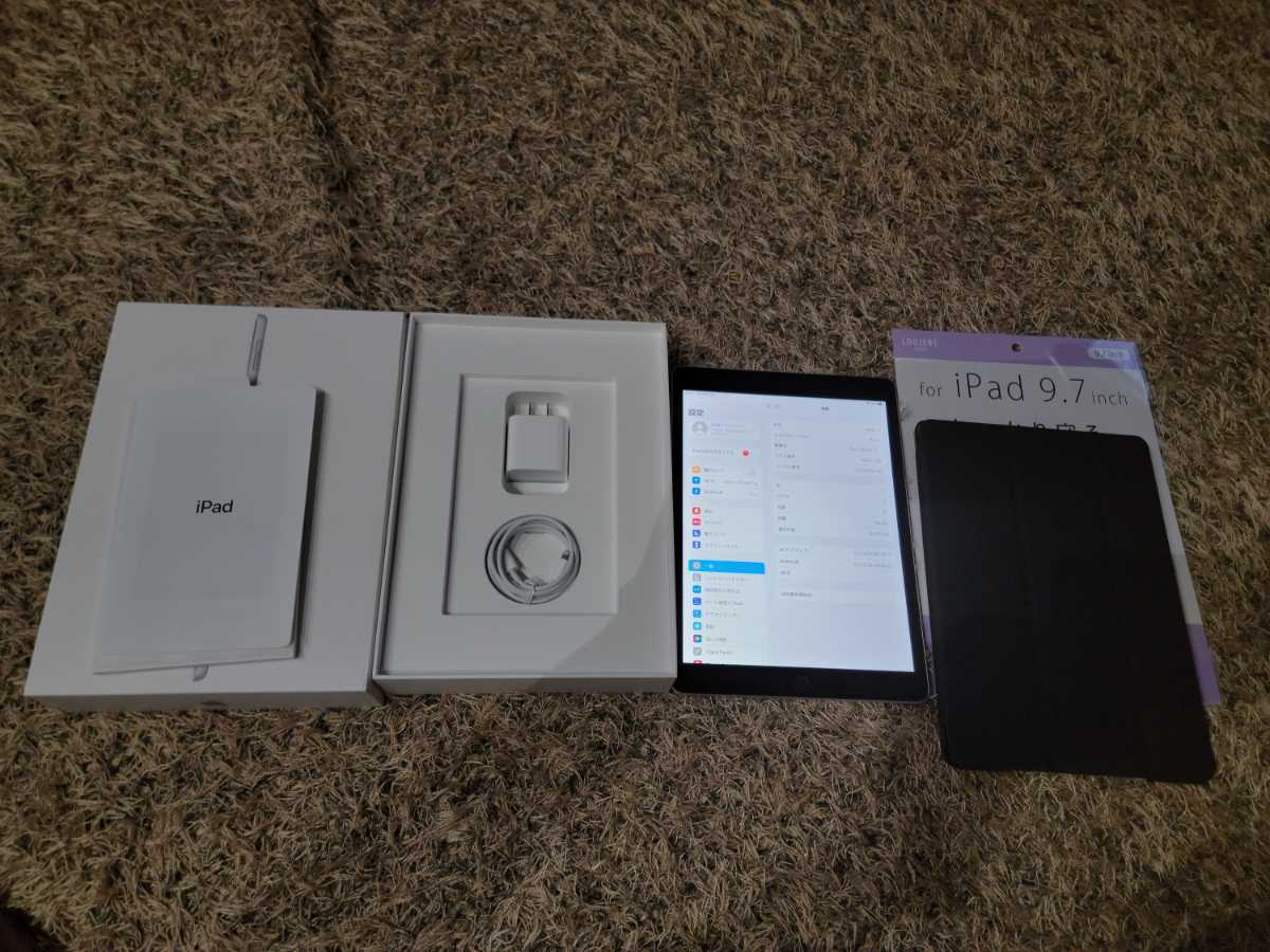 大人も着やすいシンプルファッション iPad 第9世代 64ギガ オマケ付き