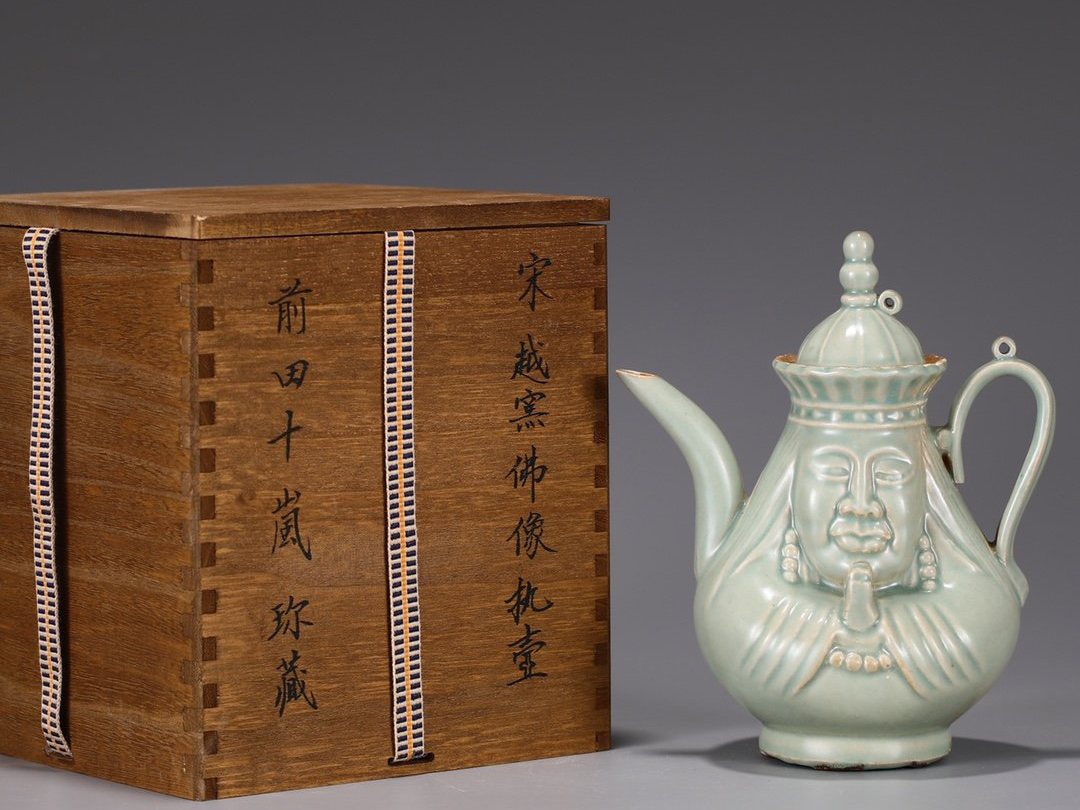 最上の品質な【徳】旧家蔵出『宋越窯青磁仏像面紋執壺骨董品古美術品
