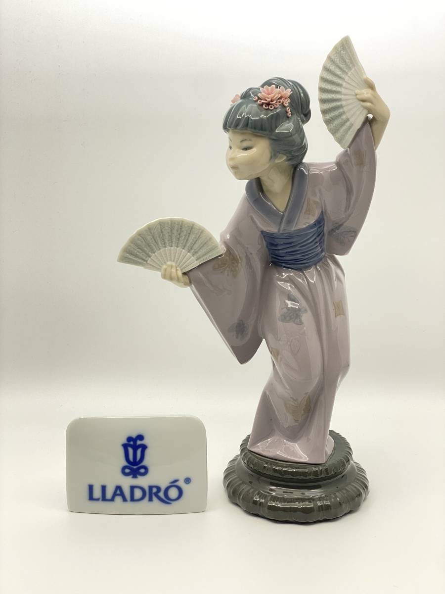 大量入荷 *＊ LLADRO リャドロ ＊* JAPANESE LADY WITH FANS Figurine