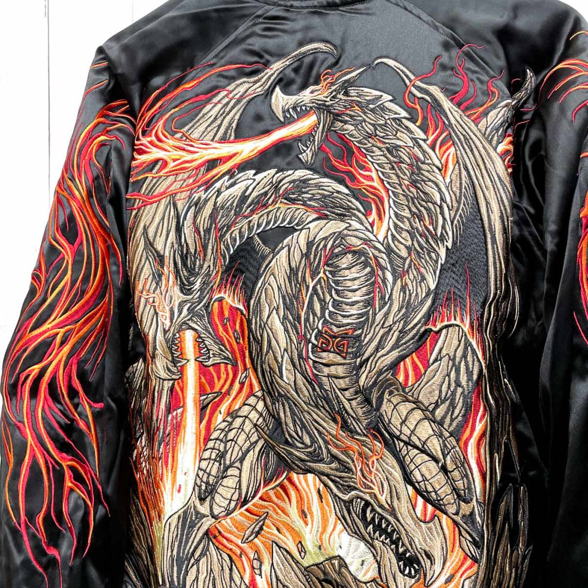 高級スカジャン アウター ドラゴン 神 リバーシブル 刺繍 ポリエステル100% メンズ Mサイズ_画像2