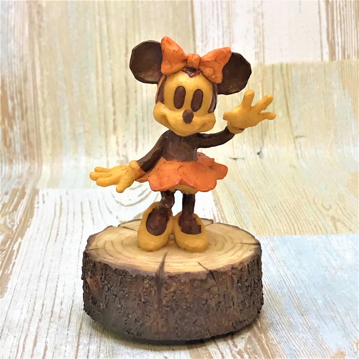 レア★ミニーマウス Minnie Mouse ミニー 陶器製 フィギュア 木製風 オルゴール フィギュア 小さな世界★ディズニー TDL Disney_画像2