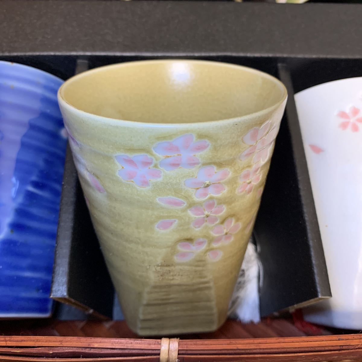 【M4】食器 コップ 湯呑み 陶器 花びら 桜 柄 模様 特選創作陶器 和食器 茶器セット 茶器 6点セット_画像3