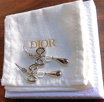 Christian Dior ディオール 揺れるピアス シルバー ロゴ リボン