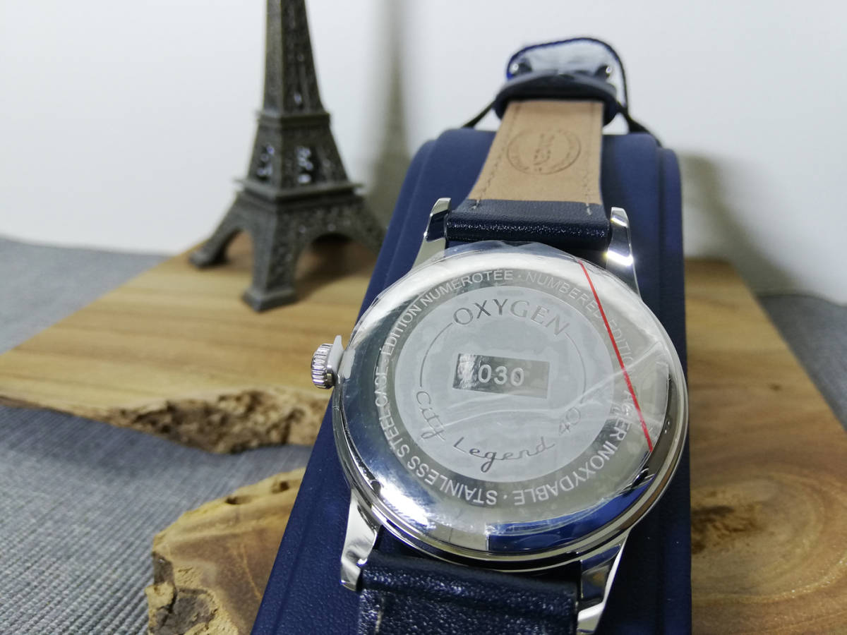 【未使用】OXYGEN オキシゲン 腕時計40ｍｍスモールセコンド シルバー文字盤 青針 クォーツ France Paris 新品_画像5