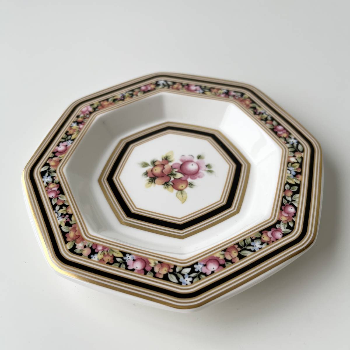 WEDGWOOD CLIO ウェッジウッド クリオ オクタゴナルトレー 八角形 金彩 プレート 小皿 小物入れ 美品_画像1