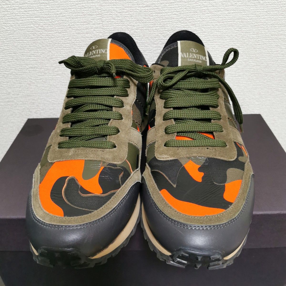 暖色系 《VALENTINO》スニーカー シルバー 新品 - 通販 - www