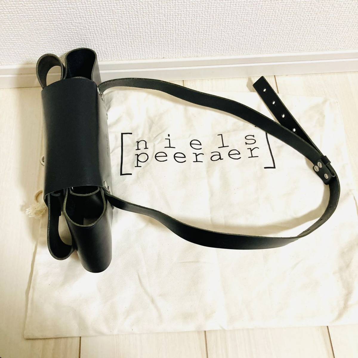 ★極美品★ Neels Peeraer ニールスペラール オールレザー ベルトバッグ ウエストバッグ ヒップバッグ BK 黒 ブラック リボン 牛革 SV金具_画像6