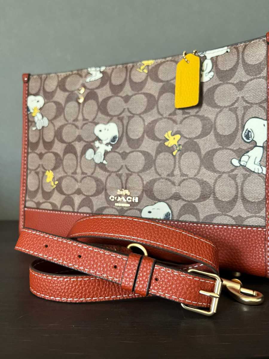 日/祝も発送 新品未使用 COACH コーチ デンプシー スヌーピー ウッド