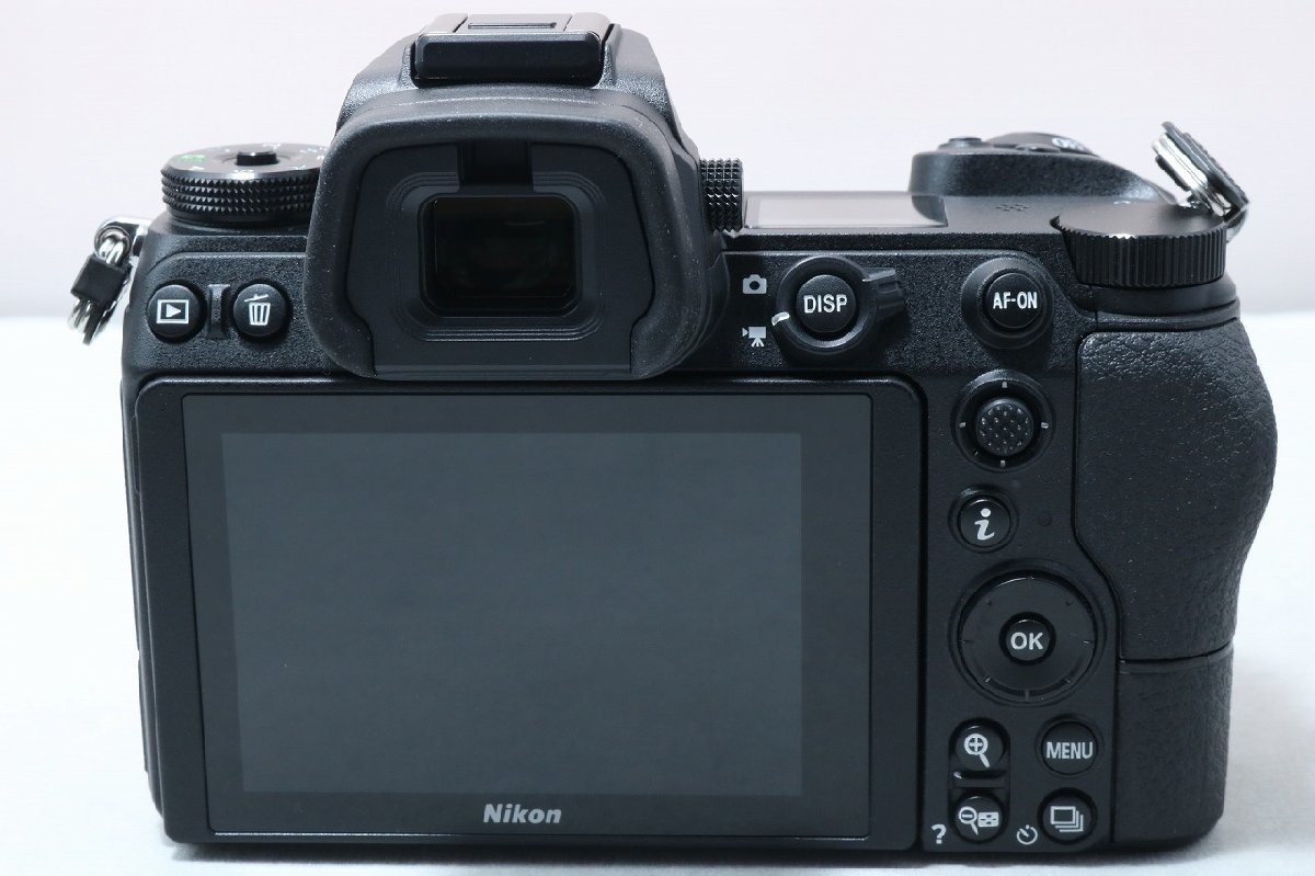 殿堂 Nikon □ショット数２４０回の新品級□ ニコン ボディ Z6 一眼