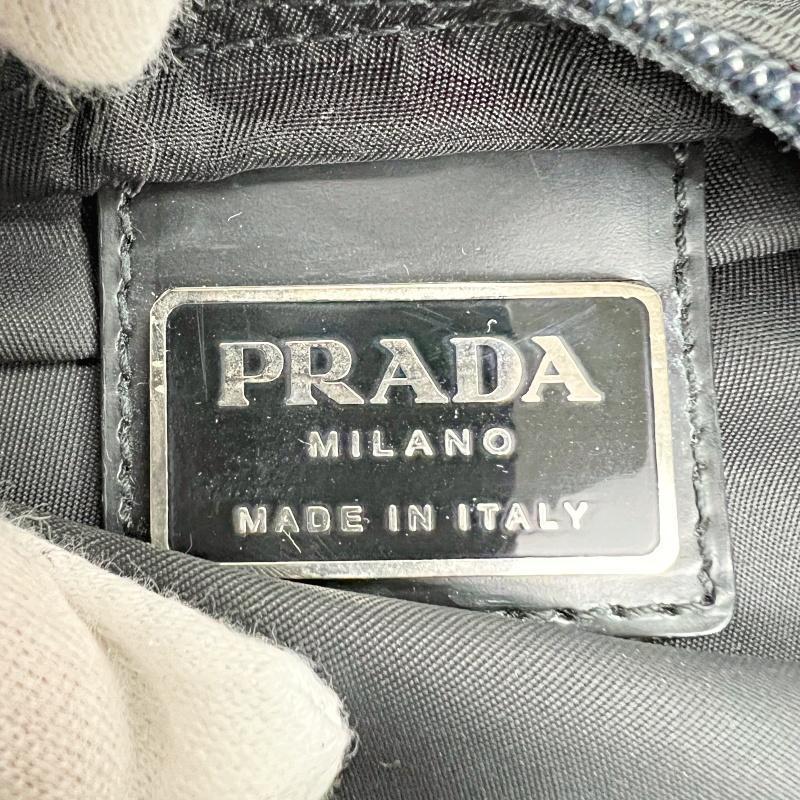 プラダ PRADA ショルダーバッグ サコッシュ ナイロン 三角プレート