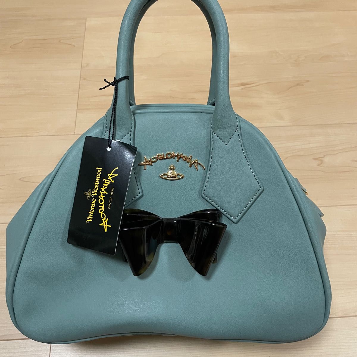 最新の値下げ商品 VivienneWestwood リボン オーブ チェーンショルダー ...