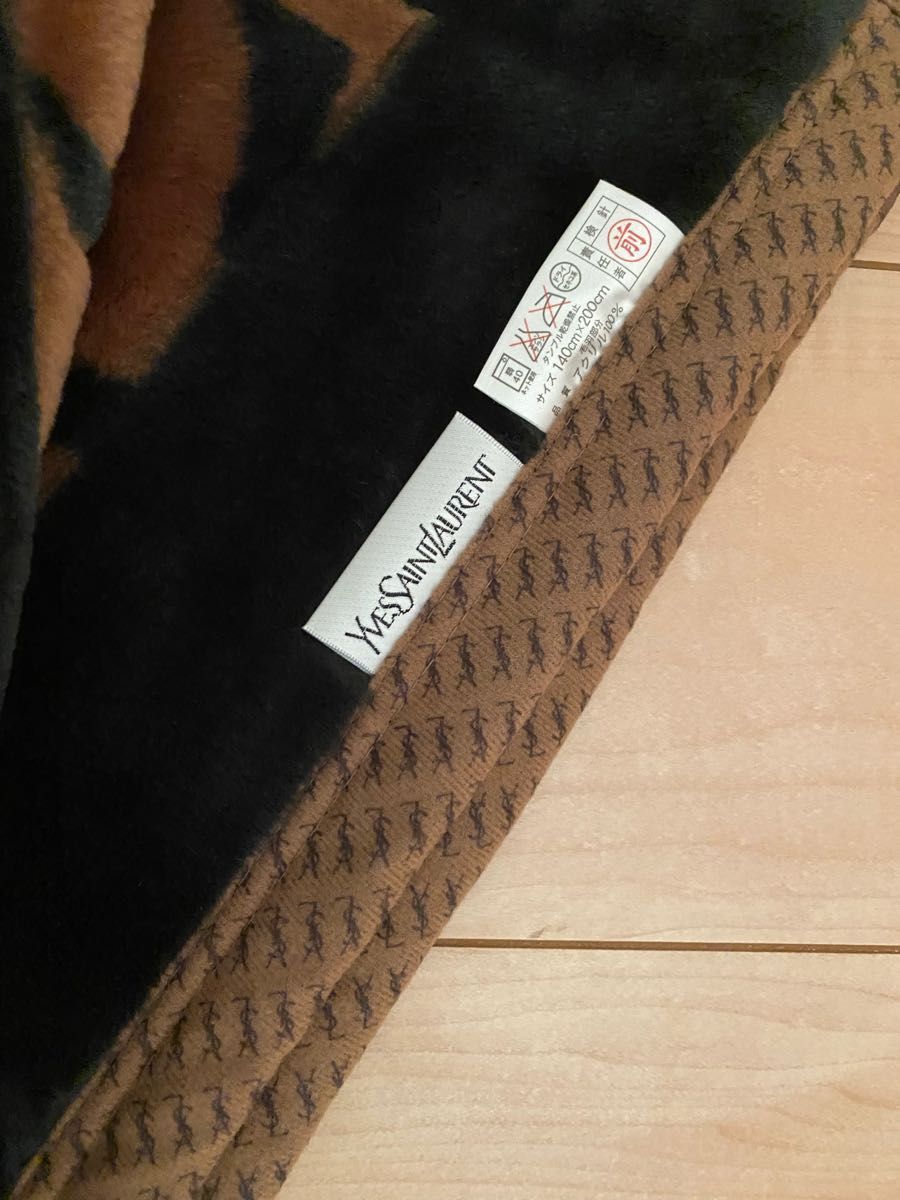 新品 YSL イヴ・サンローラン 毛布とスリッパ|Yahoo!フリマ(旧 新品 YSL イヴ・サンローラン 毛布とスリッパ|Yahoo!フリマ(旧