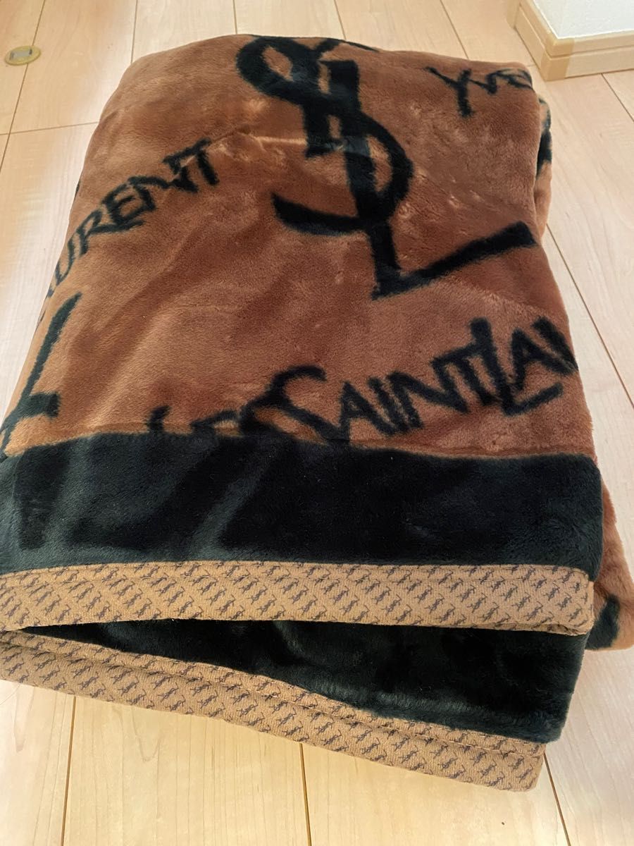 新品 YSL イヴ・サンローラン 毛布とスリッパ|Yahoo!フリマ(旧 新品 YSL イヴ・サンローラン 毛布とスリッパ|Yahoo!フリマ(旧