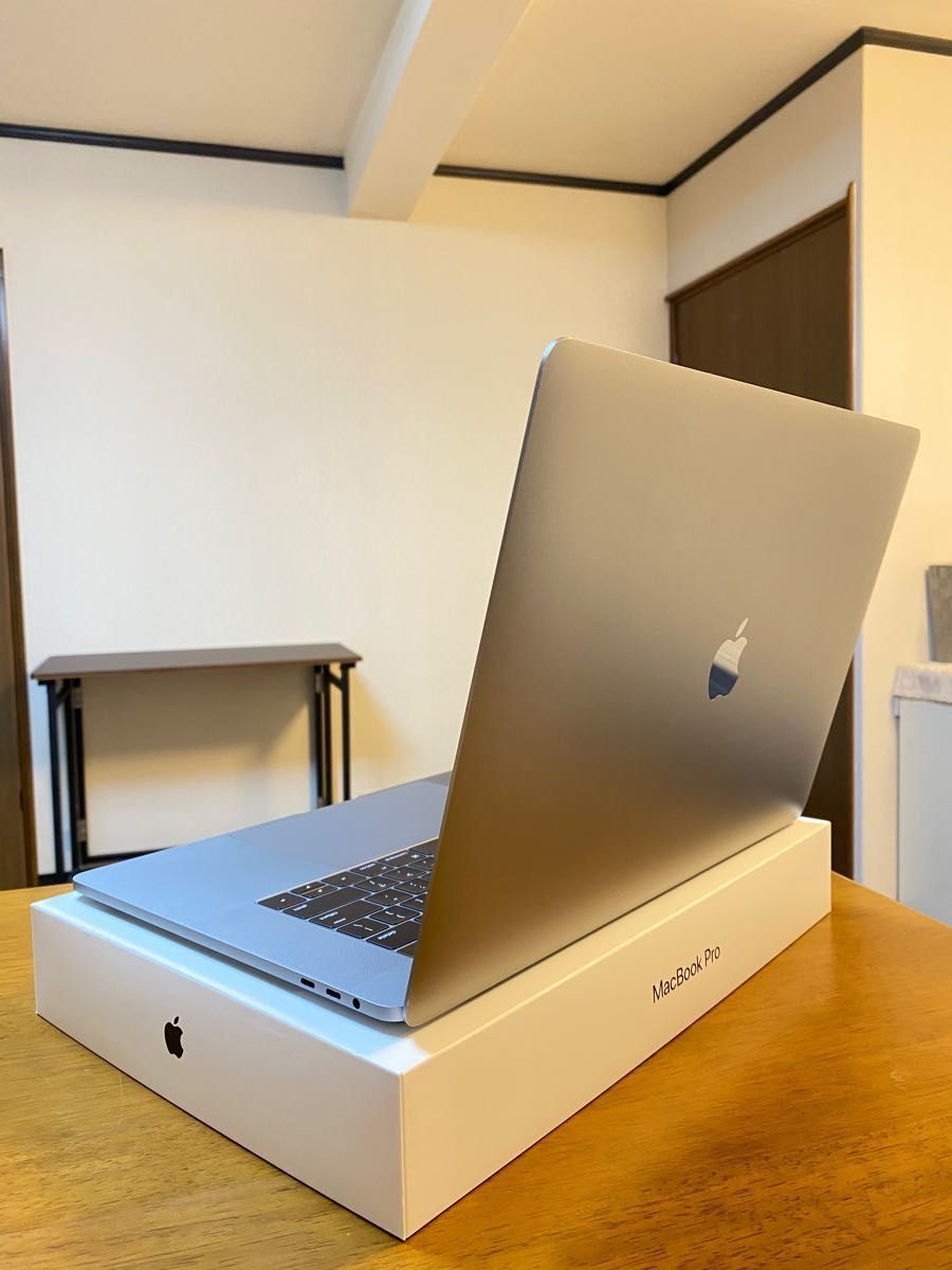 美品 MacbookPro 4K Adobe/Windows11/2021年Office付き。 美品 MacbookPro 4K Adobe/Windows11/2021年Office付き。