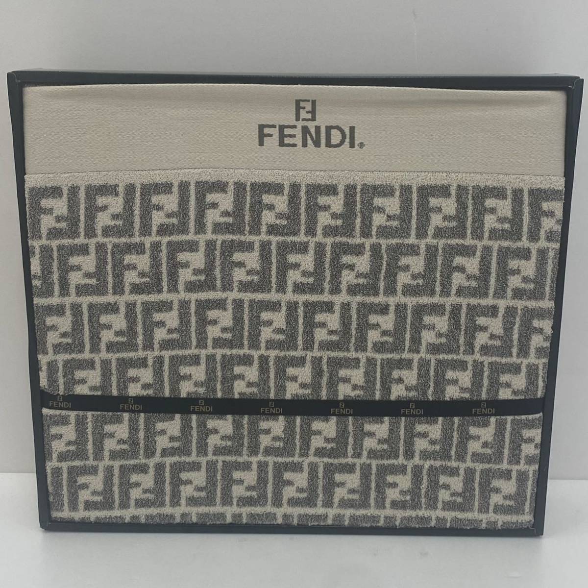 【送料無料】 FENDI/フェンディ/正規品/新品未使用/タオルケット/(150y)_画像1