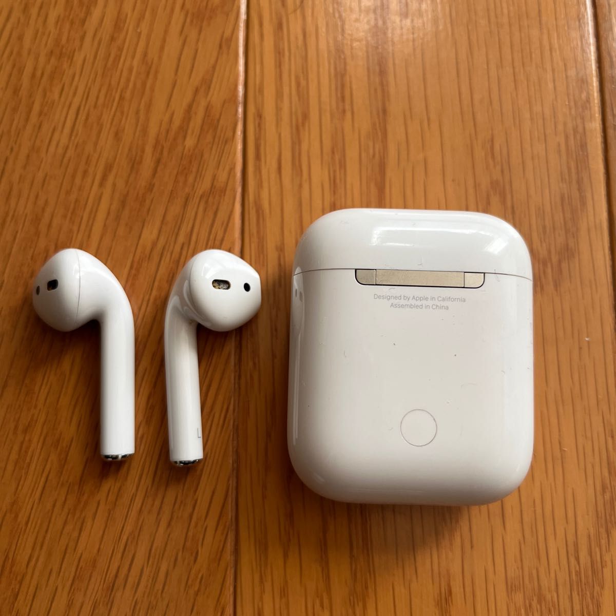 「値下げ」純正品　Apple AirPods エアポッツ　第1世代　ジャンク品他社のケース及び充電ケーブル付き