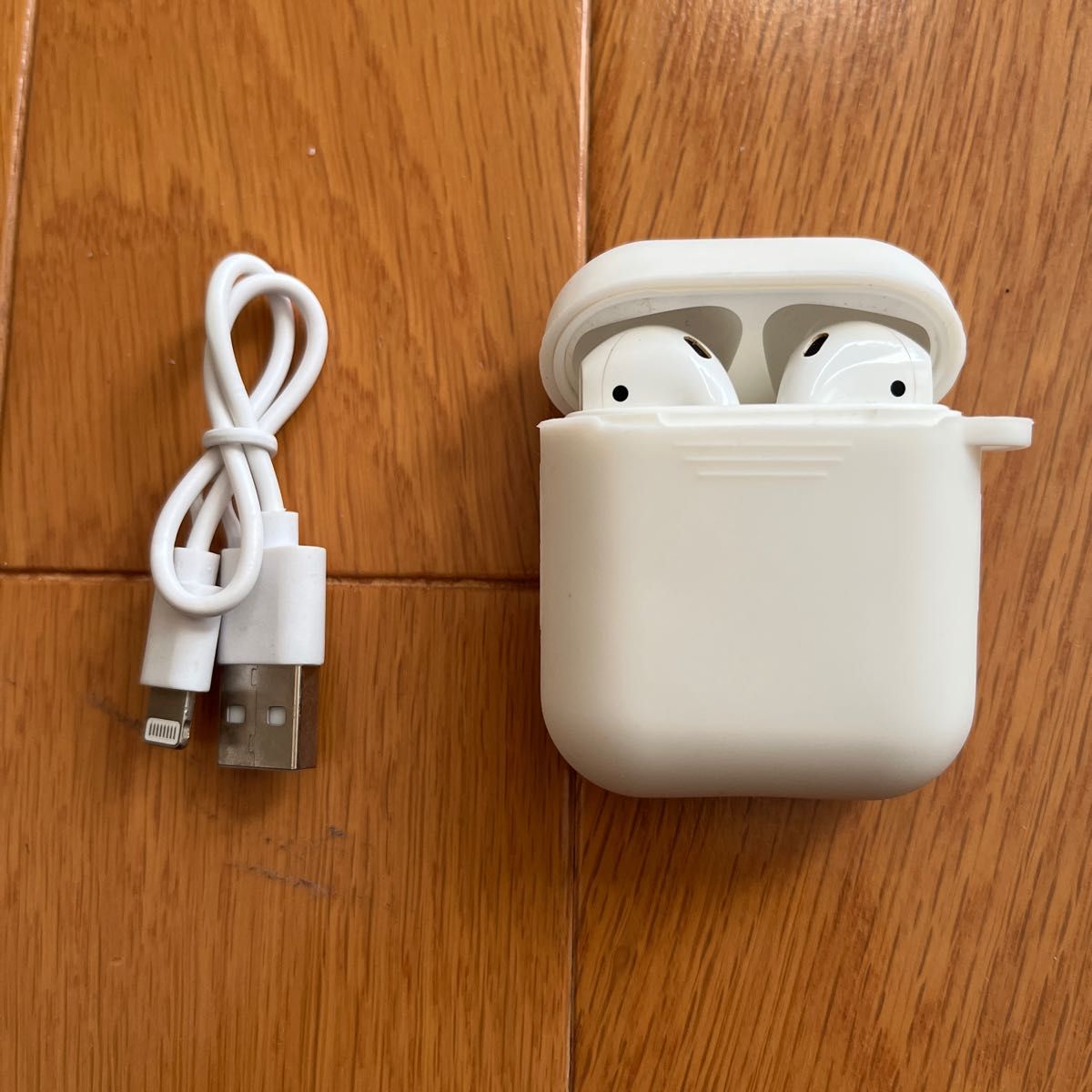 「値下げ」純正品　Apple AirPods エアポッツ　第1世代　ジャンク品他社のケース及び充電ケーブル付き