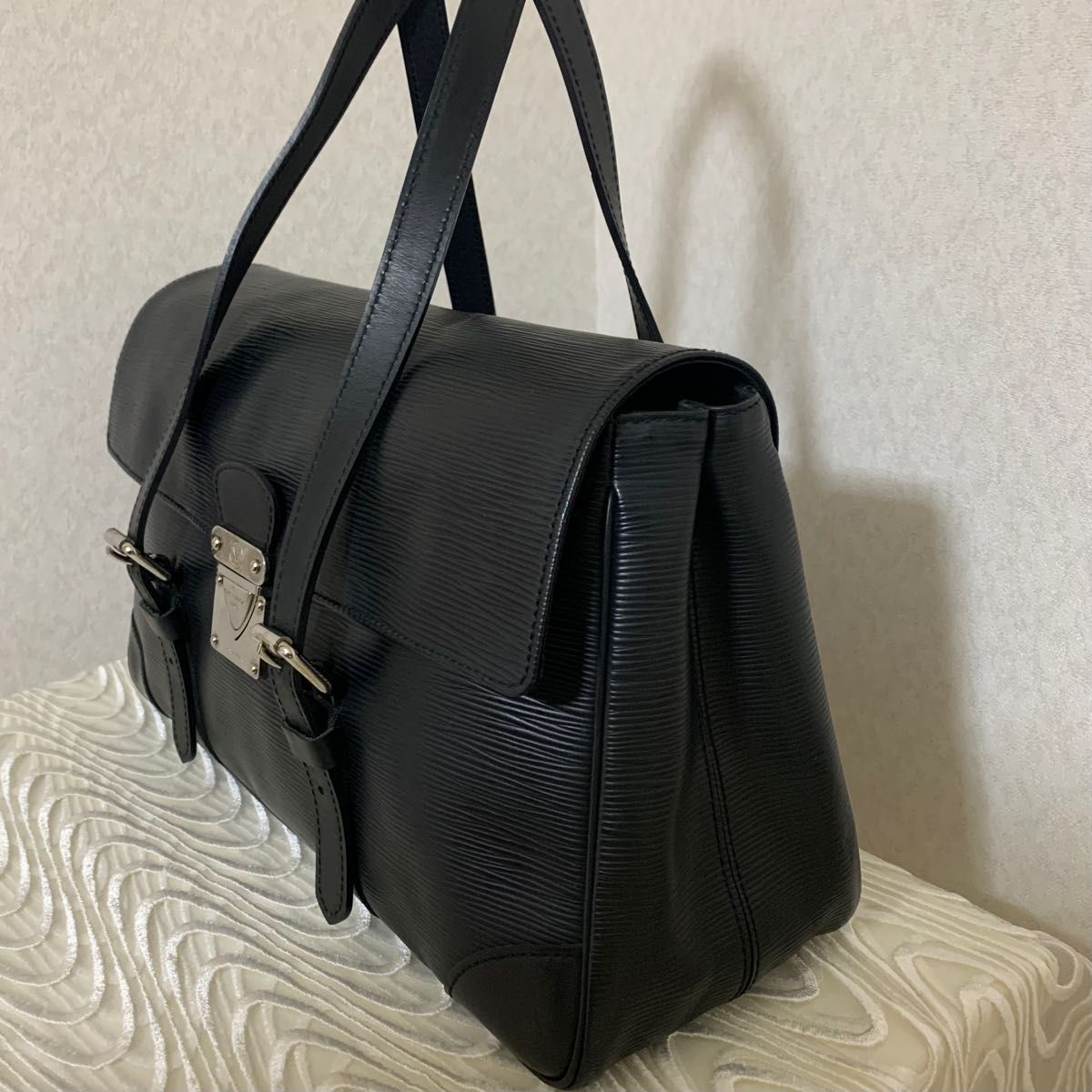 ルイヴィトン エピ セギュールM M ノワール 黒 美品 レディース