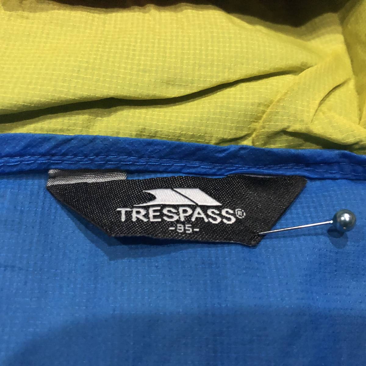 即決・クリックポスト発送・輸入古着・TRESSPASS・トレスパスの超軽量約140ｇ・撥水加工のナイロンジャケット・９５（Ｓ）_画像6