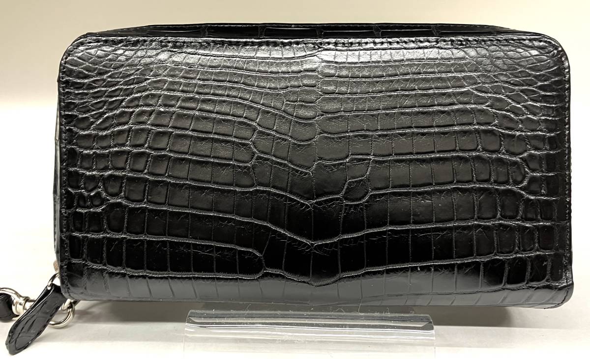 国産、日本製のクロコダイルワニ革センター取り一枚革のお財布型手付きポーチ、艶消しマットのブラック