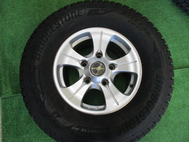 100系ラウンドクルーザー用　中古スタッドレスセット♪　275/70R16　BS　DM-V3　8J-16　5H150　+45　不明ホイール_画像5