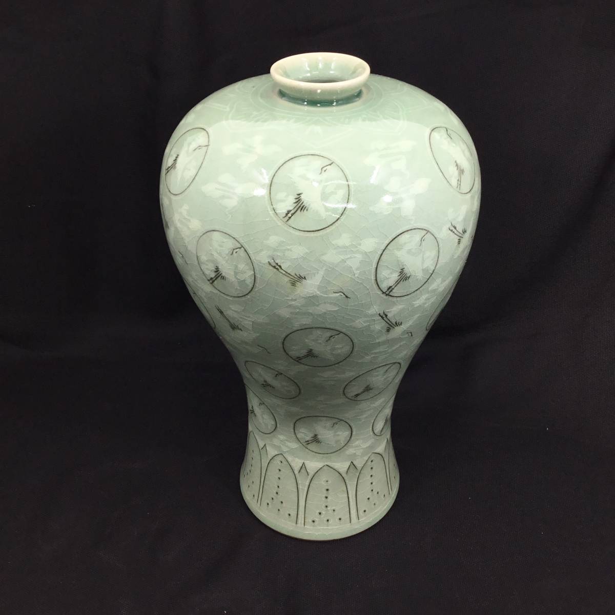 Yahoo!オークション - 峯岩窯 高麗青磁 壺 つぼ 鶴 高さ約32cm Yahoo!オークション - 峯岩窯 高麗青磁 壺 つぼ 鶴 高さ約32cm