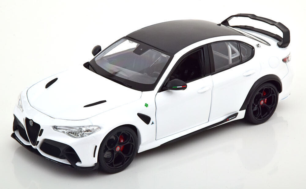 ブラーゴ 1/18 アルファロメオ ジュリア GTAm 2020 ホワイト Bburago ALFA ROMEO GIULIA 11049W