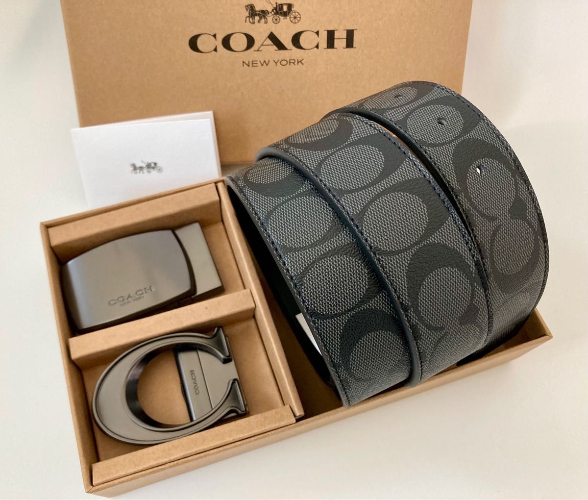 COACH コーチ　新品　リバーシブル　シグネチャー　箱付き　フリーサイズ　バックル回転　 メンズベルト