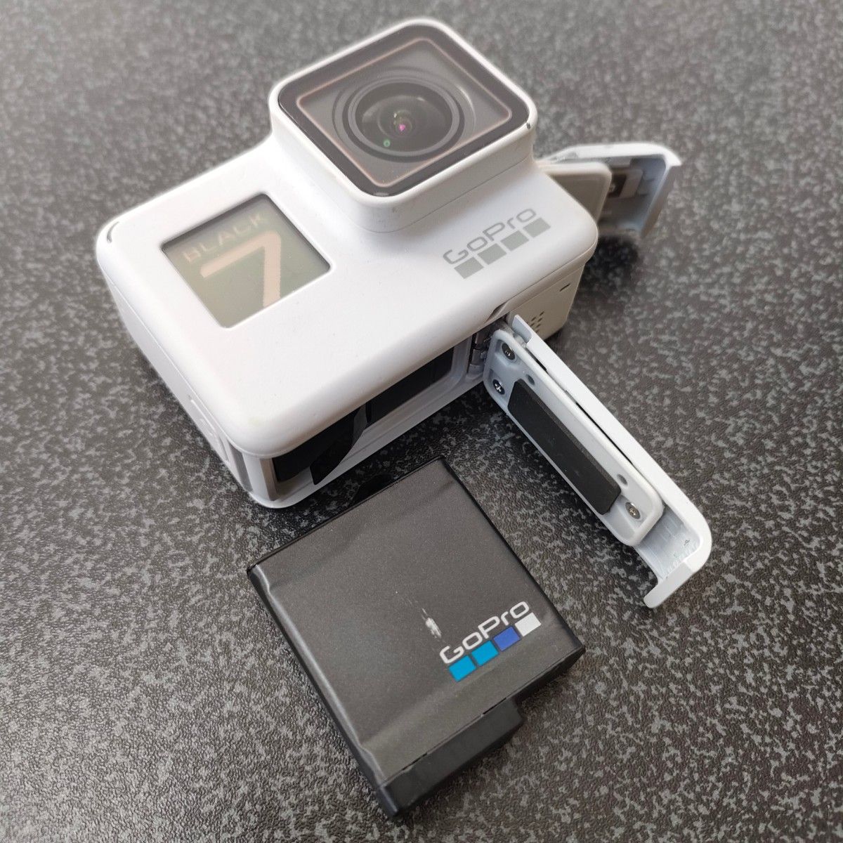 24時間限定価格！美品！GoPro Hero7 オプション多数 人気商品セール 家電・スマホ・カメラ