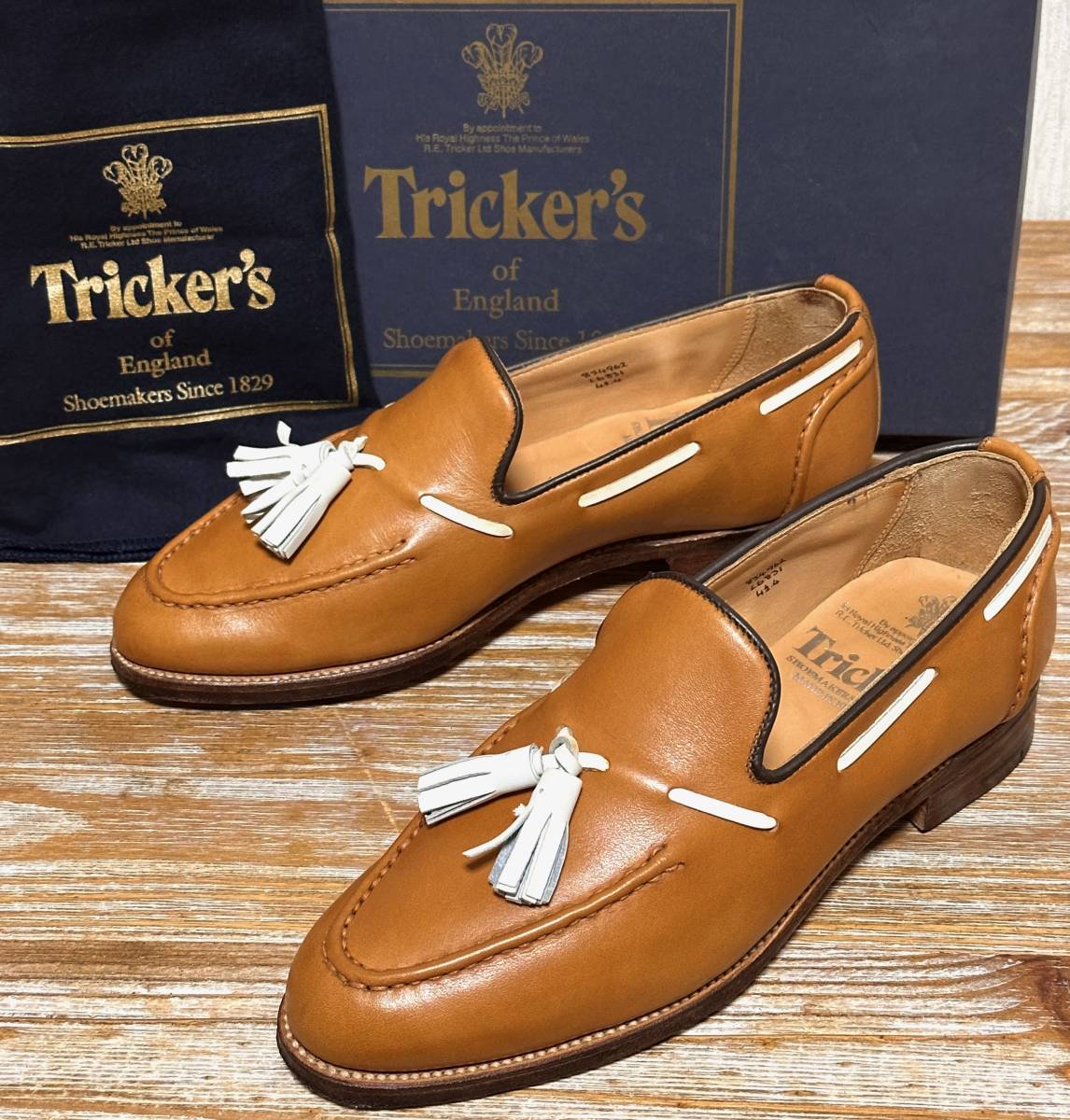 極美品！ Tricker's トリッカーズ タッセルローファー 英国製 サイズ4.5 23.0㎝ ファブリック/箱付 革靴 レディースシューズ 上品な一足！
