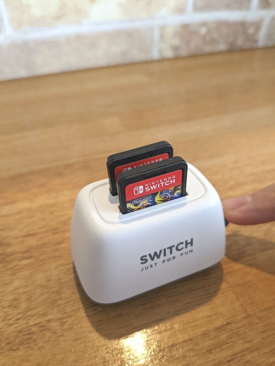 Nintendo Switch】ソフトケース 2枚収納 トースター型 限定色 Nintendo Switch】ソフトケース 2枚収納 トースター型 限定色