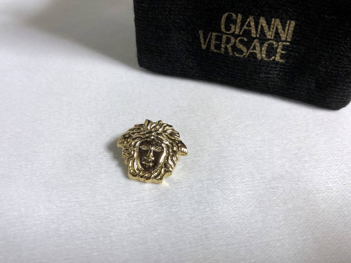 してノーク Gianni Versace - VERSACE ヴェルサーチ ブローチ ゴールド