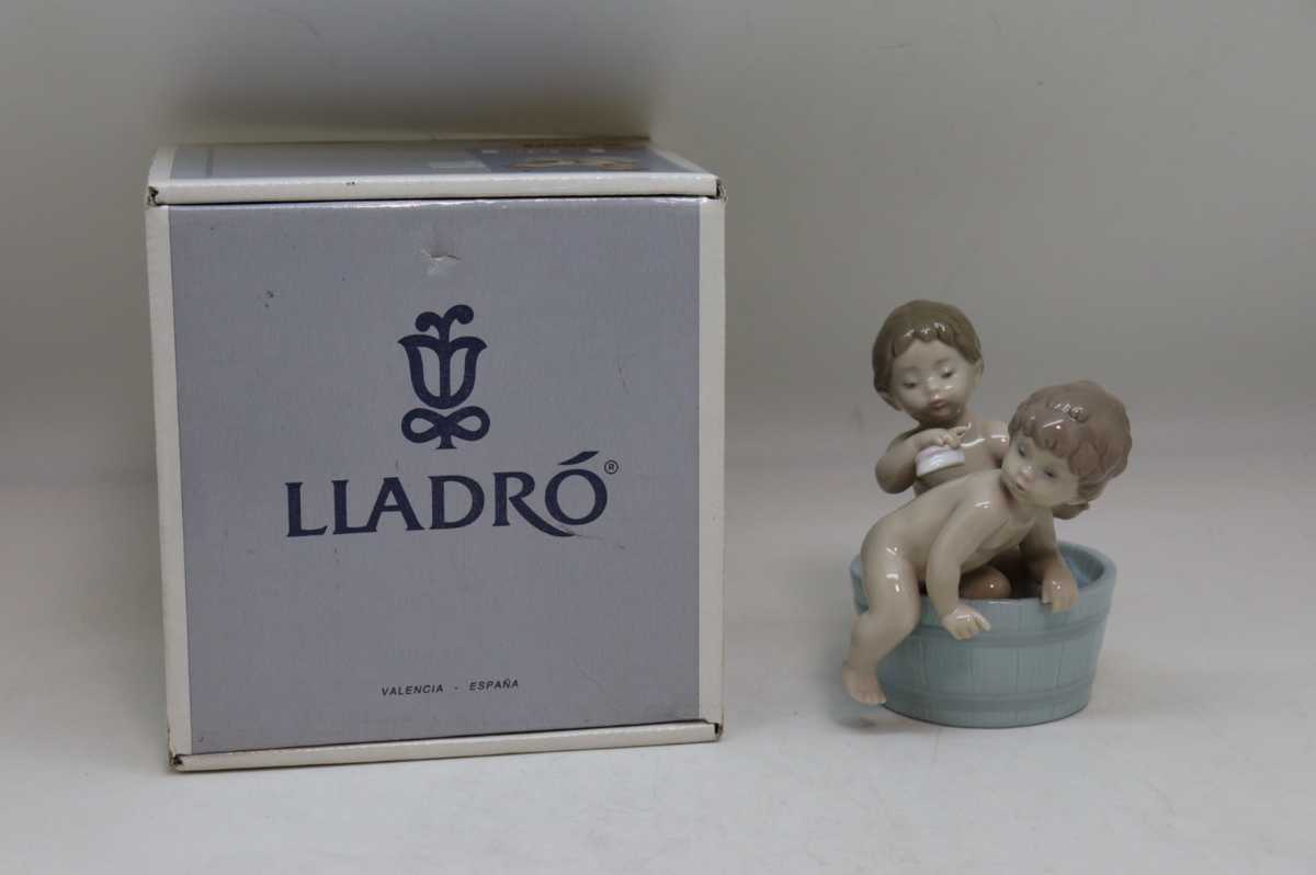 リヤドロ 01008029 LLADRO DAY お風呂だよ 6411 インテリア LLADRO フィギュリン 陶器人形 置物