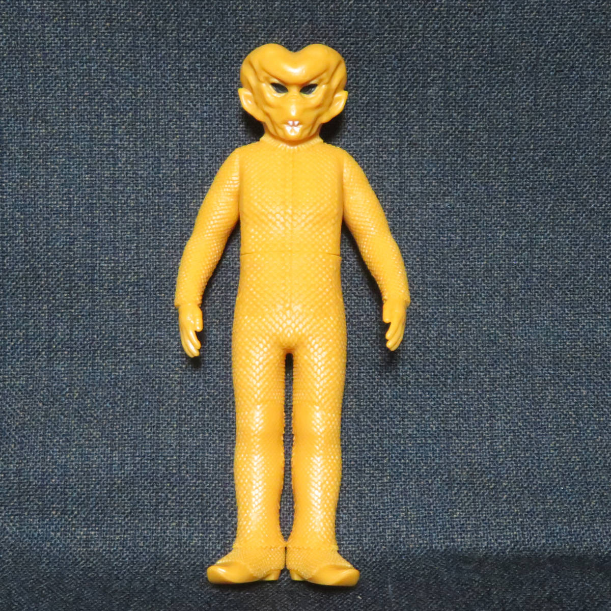 Yahoo!オークション - ウルトラ 怪獣 500 バド星人 ソフビ ガシャポン
