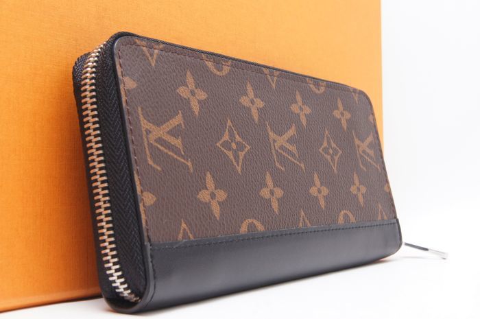 極美品 ルイヴィトン LOUIS VUITTON モノグラム マカサー ヴェルティカル ジッピーウォレット 長財布 メンズ レディース 1円 M60109
