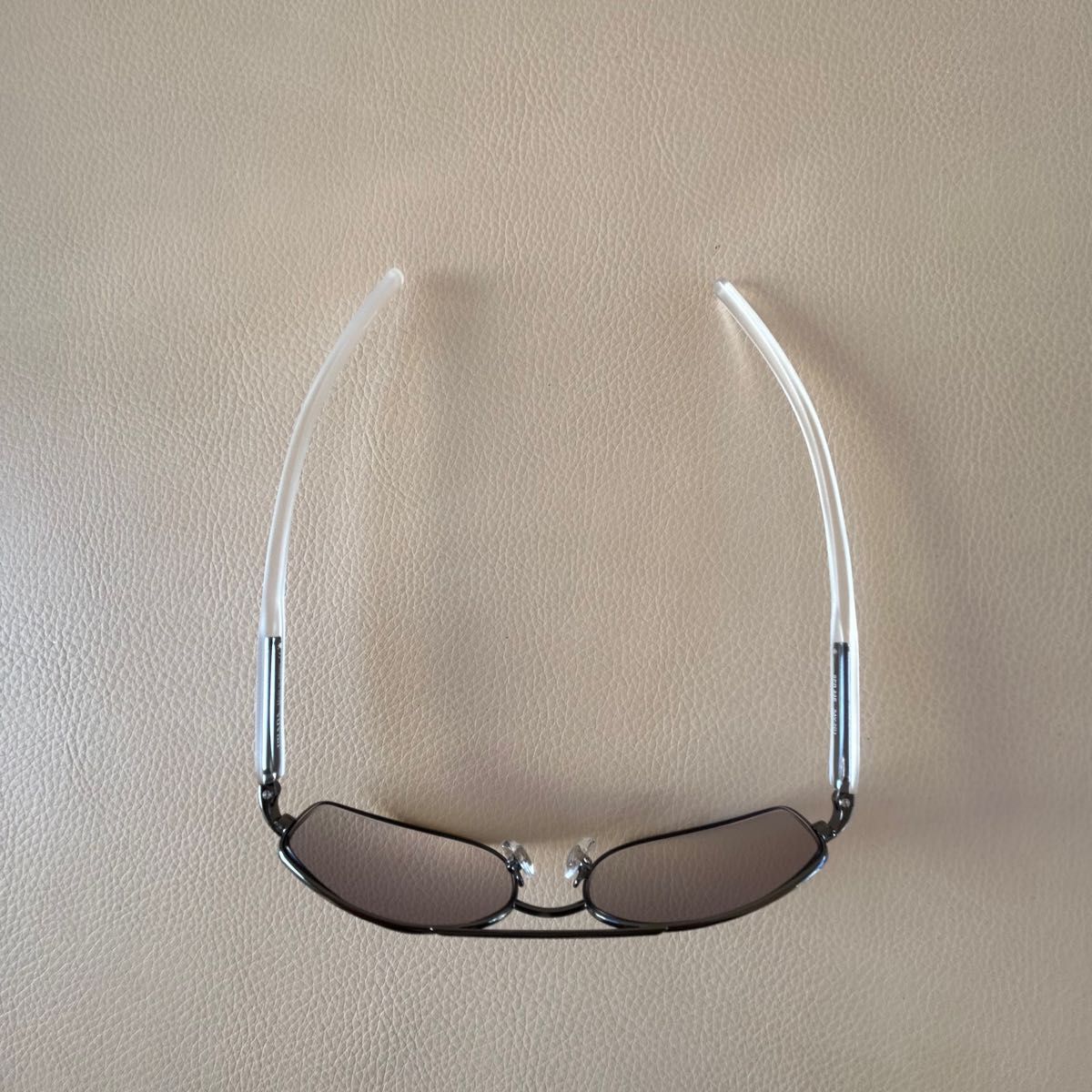 PRADA プラダ スクエア サングラス グレー SPR53E 5AV-5D1 日本 PRADA プラダ スクエア サングラス グレー SPR53E 5AV-5D1 日本