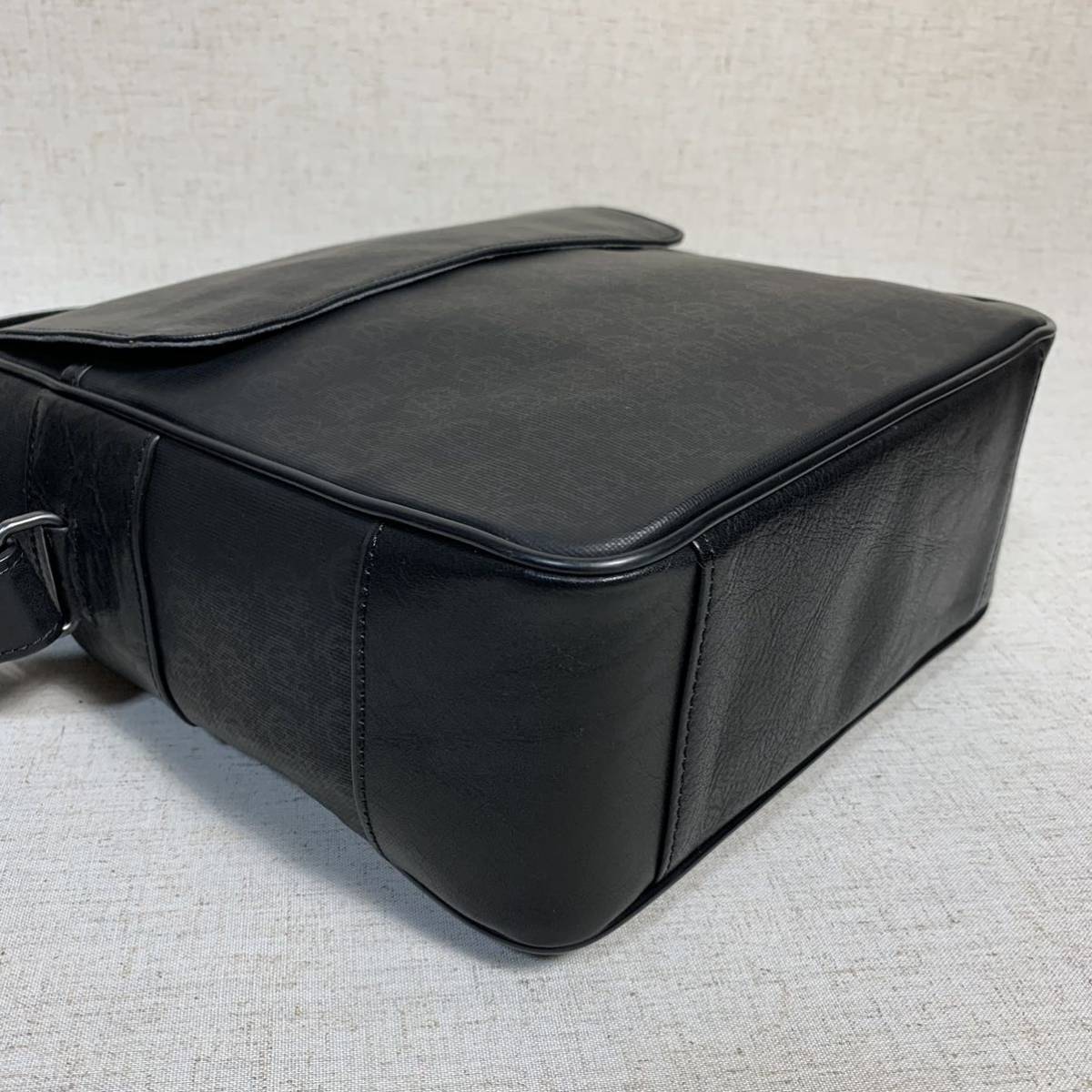 412B22|美品|ダンヒル ショルダーバッグ PVC×本革 黒 ロゴ総柄-