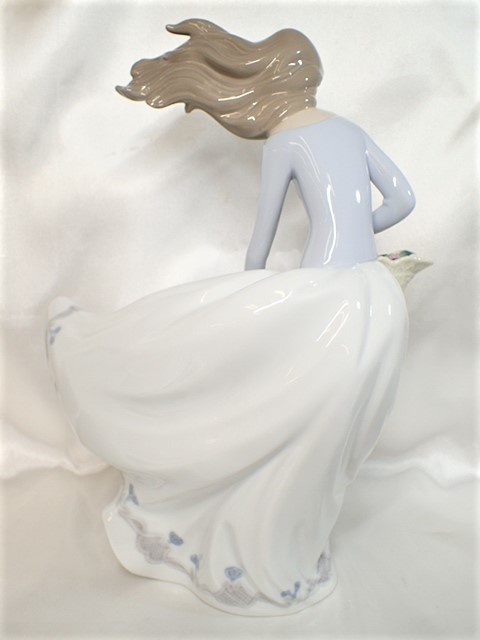 12058[TS] состояние хорошо!*LLADRO/ Lladro *figyu Lynn No.6767 [ способ. баловство ] керамика. украшение / цветок корзина женщина 