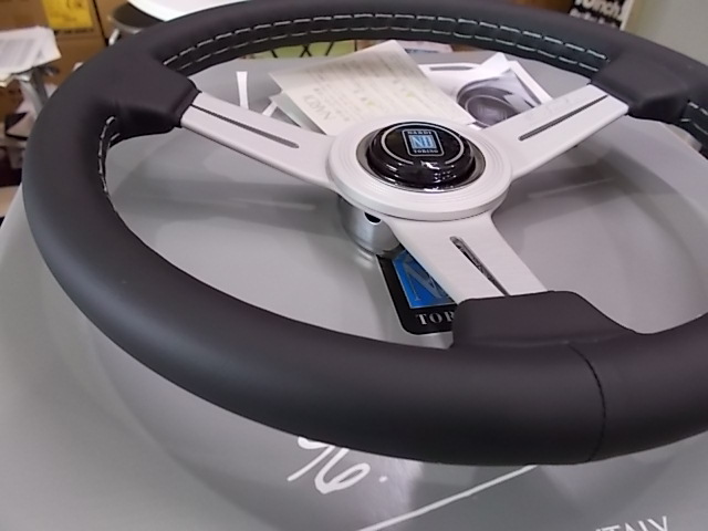 NARDI ナルディ Classic レザー N111 ブラックレザー&シルバー
